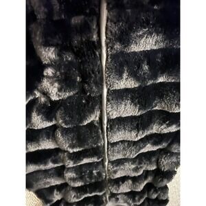 AMISU Soft, Beautiful Black Faux Fur Vest Women's with pockets Size US 6